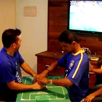 футбол,Чемпионат мира 2014, Бразильский учитель помогает своему слепому и глухому другу «увидеть» Чемпионат Мира по футболу